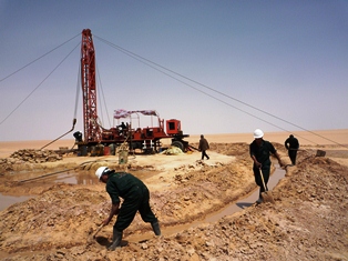 Drilling of wells for pivot irrigation near Owainat